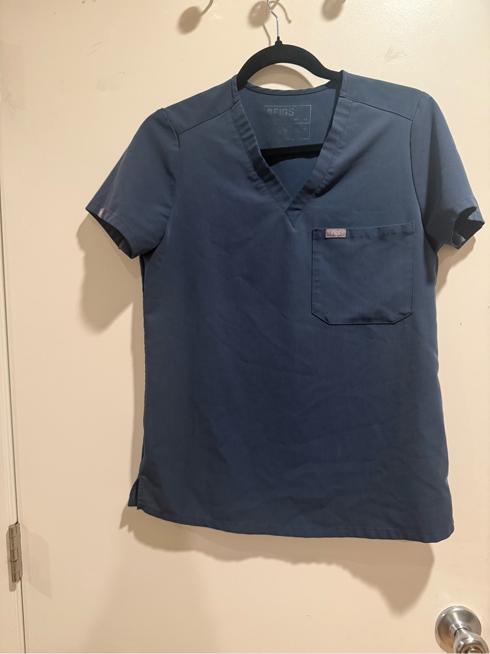 Figs Women's V-Neck Scrub Top - Navy